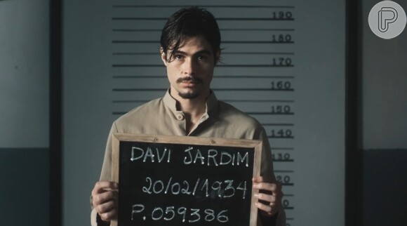 Davi (Rafael Viti), condenado pela morte de Elisa (Larissa Manoela), usa um garfo para fazer uma chave mestre para fugir da prisão na novela 'Além da Ilusão'