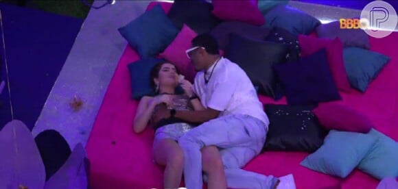 'BBB 22': Jade Picon e Paulo André vivem relação romântica no reality show desde que Larissa, da Casa de Vidro, deu 'carta branca' do público para acontecer