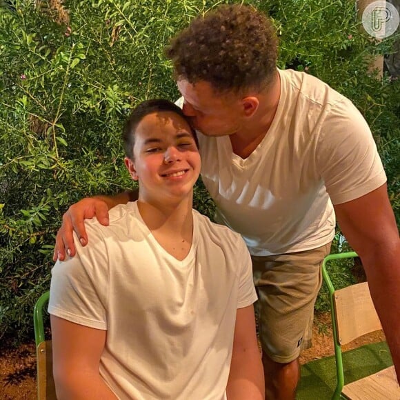 Ronaldo Fenômeno estava devendo a pensão do filho Alex, de 16 anos