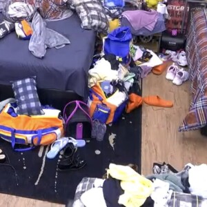'BBB 22': integrantes do quarto Grunge resolveram fazer faxina no cômodo quando foram trocar as roupas de cama nesta quarta-feira (23)