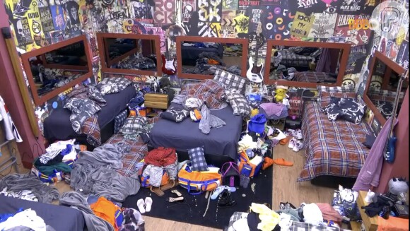 'BBB 22': integrantes do quarto Grunge resolveram fazer faxina no cômodo quando foram trocar as roupas de cama nesta quarta-feira (23)