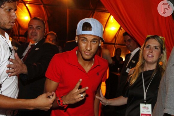 Neymar curte festa sem a namorada, Bruna Marquezine, em São Paulo, em 16 de março de 2013