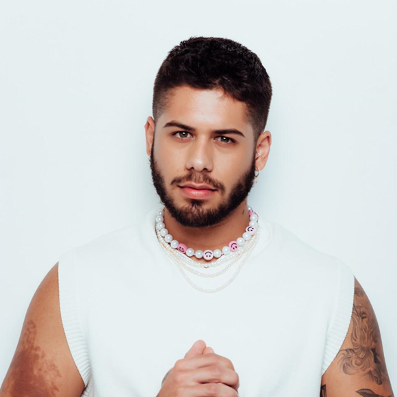 Malvada, novo single de Zé Felipe, se encontra em terceiro lugar nas paradas do Spotify, depois de ter recebido mais de 800 mil reproduções nas últimas 24 horas