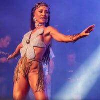 É Carnaval! Sabrina Sato surge com Duda Nagle em evento e corpo sarado rouba a cena