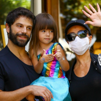 Carnaval em família! Sabrina Sato e Duda Nagle são flagrados juntos e Zoe rouba a cena com body metalizado