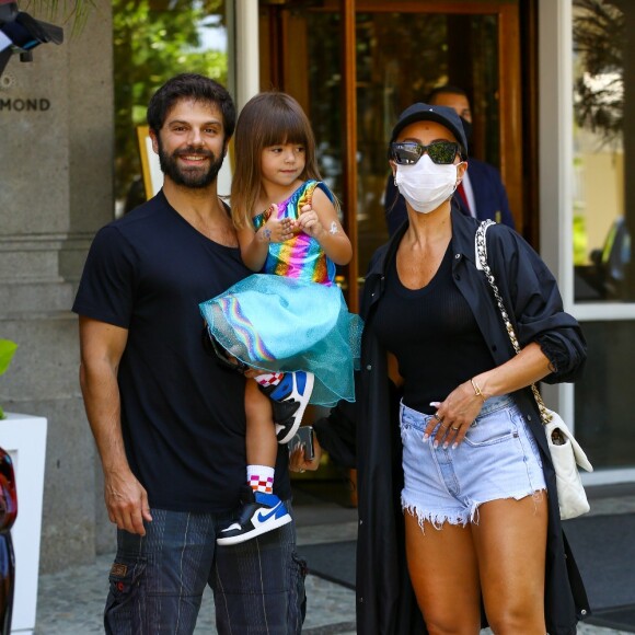 Sabrina Sato e Duda Nagle foram alvo de rumores de separação recentemente, mas ignoraram a polêmica e seguem protagonizando momentos fofos com a filha, Zoe