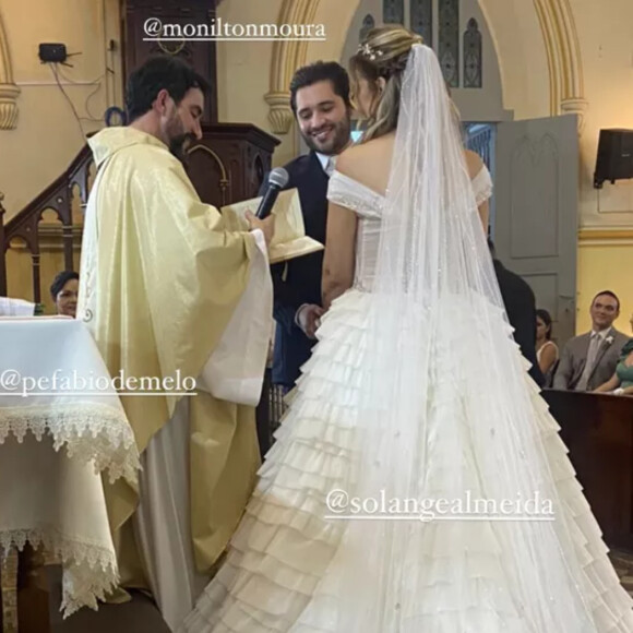 Padre Fábio de Melo realizou casamento de Solange Almeida com empresário Monilton Moura
