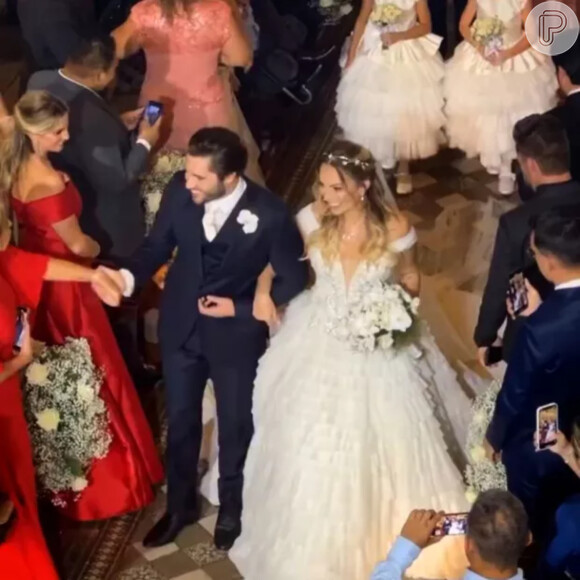 Casamento de Solange Almeida com Monilton Moura reuniu amigos e familiares do casal