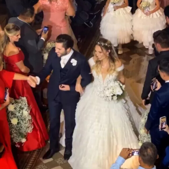 Casamento de Solange Almeida com Monilton Moura reuniu amigos e familiares do casal
