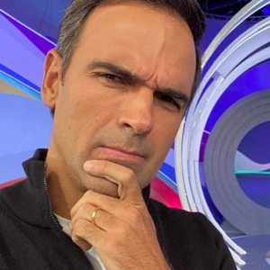 Tadeu Schmidt deixou os Estúdios Globo na madrugada depois de um Jogo da Discórdia intenso no 'BBB 22'