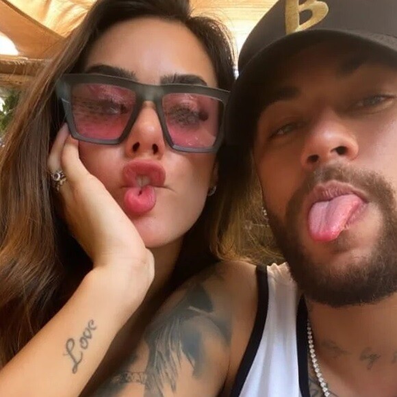 Bruna Biancardi está no Brasil após um mês na casa de Neymar