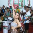 Com look curto, Mel Maia deu show de samba no pé em ensaio da Grande Rio