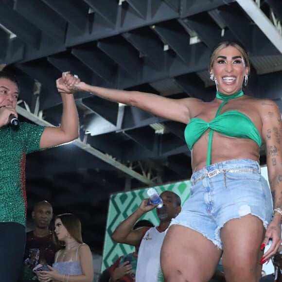 Destaque da Grande Rio, Pepita deu show de beleza e carisma em ensaio e foi enaltecida por David Brazil