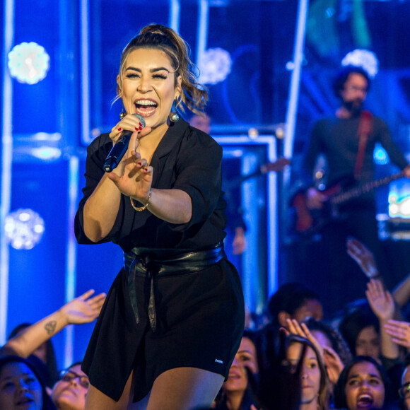 Naira Azevedo provocou a ira de fãs de Marília Mendonça após realizar um ensaio fotográfico