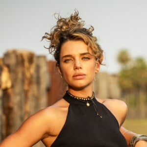 'Pantanal': mãe de Jove (Jesuíta Barbosa), Madeleine (Bruna Linzmeyer) passa a conviver com a solidão no Pantanal pelas viages do marido