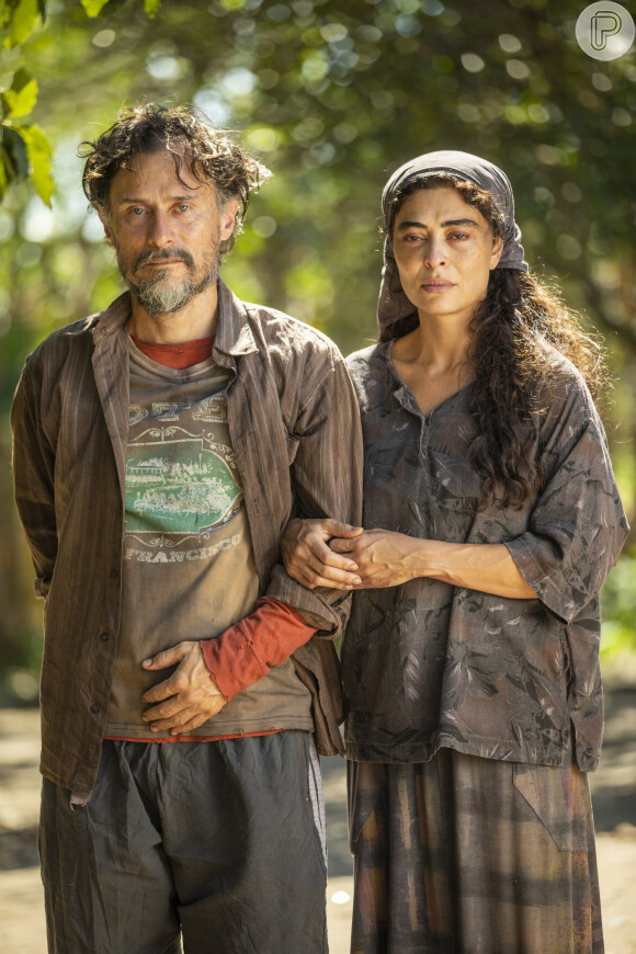 Pais de Juma (Alanis Guillen), Gil (Enrique Diaz) e Maria (Juliana Paes) surgem no Pantanal após a morte dos 3 filhos, na novela 'Pantanal'