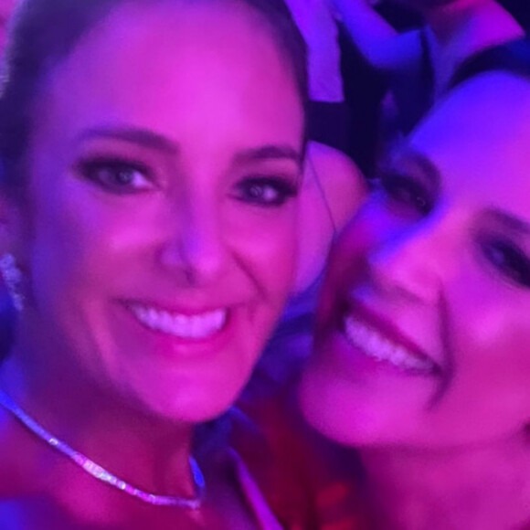 Casamento da filha de Roberto Justus: ex-mulheres do empresário, Ticiane Pinheiro e Gisela Prochaska, compareceram à cerimônia, assim como a atual, Ana Paula Siebert