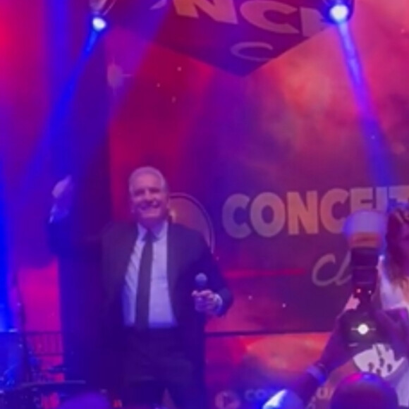 Casamento da filha de Roberto Justus: Luísa Justus sobe ao palco com o pai para tocar guitarra