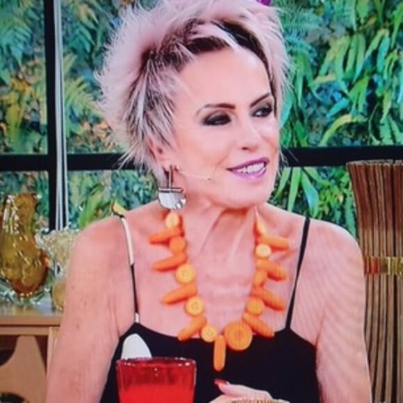 Ana Maria Braga usou colar de cenoura no 'Mais Você' para comentar o preço do vegetal
