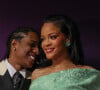 Moda gravidez de Rihanna: cantora surgiu poderosa em conjunto verde-água