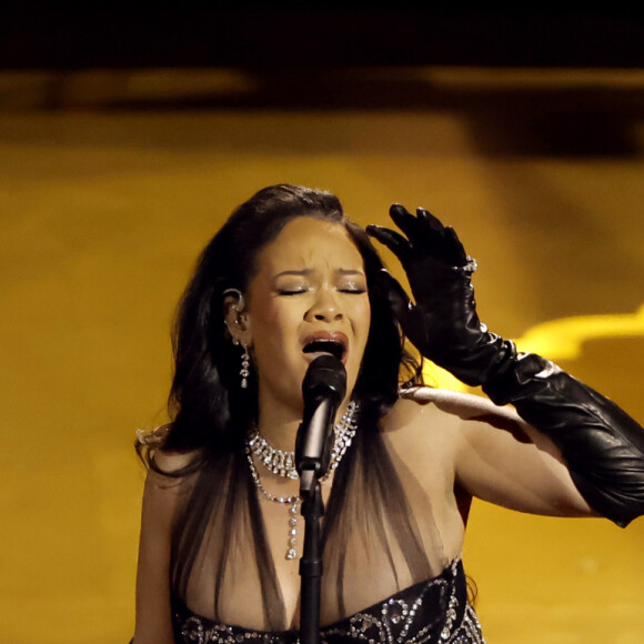 Rihanna valorizou a barriga de gravidez em sua apresentação no Oscar 2023