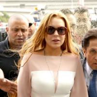 Lindsay Lohan chega 48 minutos atrasada em seu julgamento
