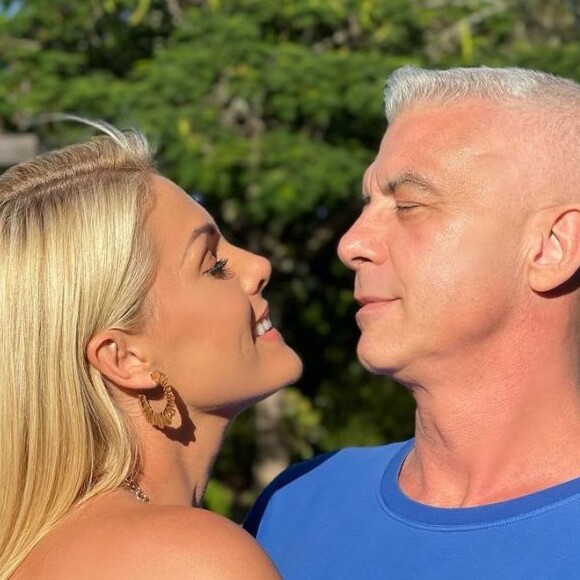 Ana Hickmann e o marido, Alexandre Correia, explicaram ao filho que a apresentadora estava discutindo com alguém