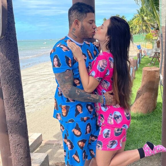 Ex-namorado de Gabi Martins, Tierry conseguiu assistir ao show da cantora de cima do palco