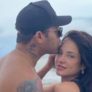 Ex-namorado de Gabi Martins, Tierry gravou vídeo de cima do palco quando a cantora dedicou música aos ex