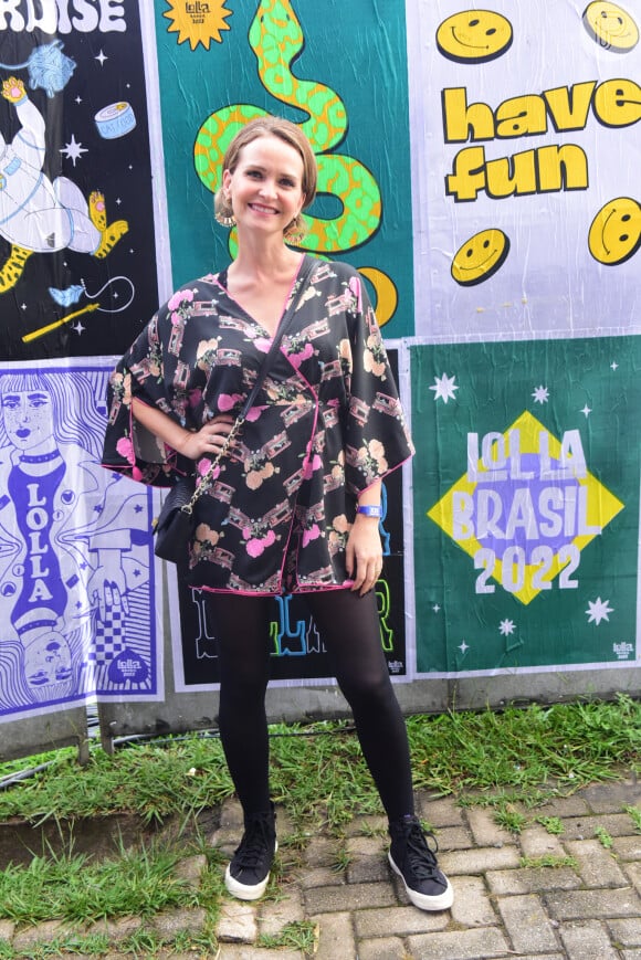 Fernanda Rodrigues apostou em um quimono da Antix para o Lollapalooza