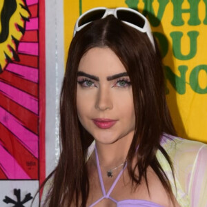 Ex-BBB Jade Picon apostou em top e transparência para o primeiro dia do Lollapalooza