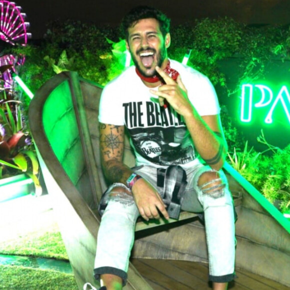 Ex-BBB Rodrigo Mussi exaltou Viih Tube após beijar a youtube no Lollapalooza: 'Admirável!'