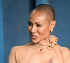 Jada Pinkett Smith está careca por conta de alopecia, uma doença caracterizada pela perda de cabelo e pelos do corpo