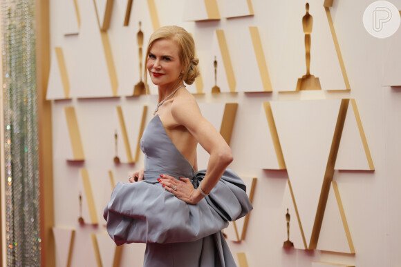 O coque escolhido por Nicole Kidman era uma versão mais clássica e polida, com franja a parte