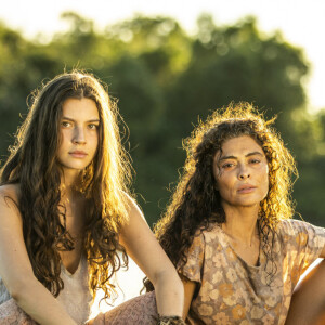 2ª fase da novela 'Pantanal': Maria Marruá (Juliana Paes) e Juma Marruá (Alanis Guillen) são surpreendidas com visita