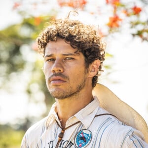 2ª fase da novela 'Pantanal': Jove (Jesuíta Barbosa) desperta ciúme em Tadeu (José Loreto)