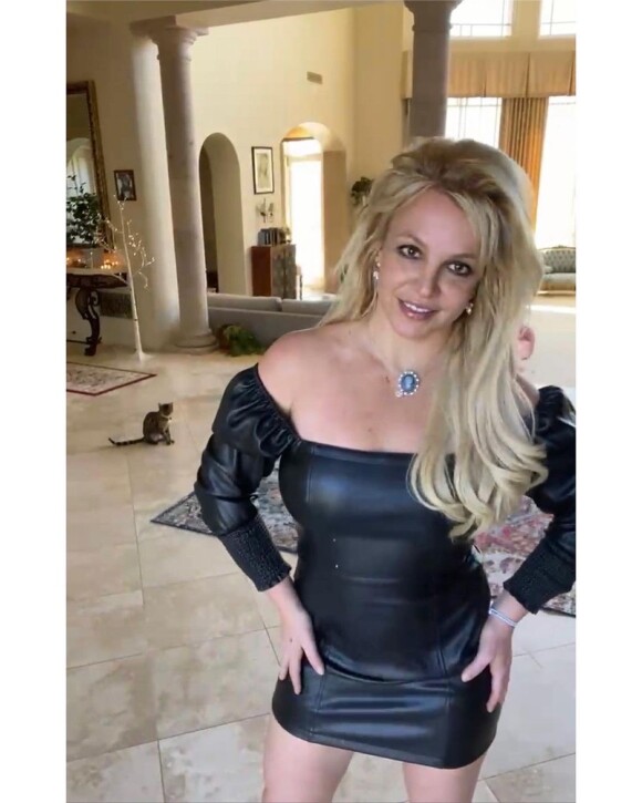 Grávida, Britney Spears afirma que 'os paparazzi estão recebendo o dinheiro deles por fotos minhas, como eles infelizmente já fizeram'