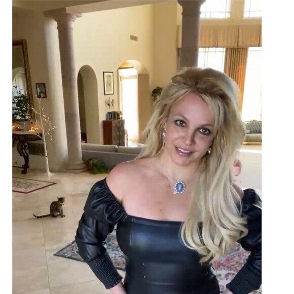 Grávida, Britney Spears afirma que 'os paparazzi estão recebendo o dinheiro deles por fotos minhas, como eles infelizmente já fizeram'