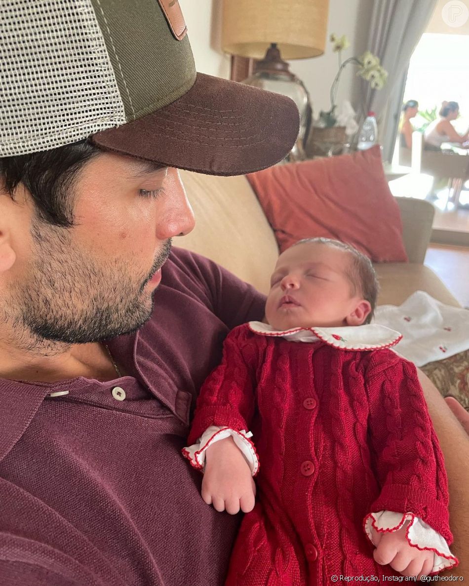 Na foto mais recente, Gustavo se derreteu pela filha