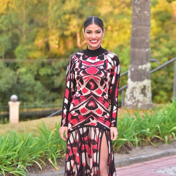 Ex-BBB Munik Nunes revelou segredo para manter a pose em cima do salto sem sofrer com dor