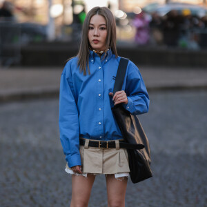 Polêmica fashion: saia Miu Miu divide opiniões na web. Fashionistas apostam no modelo no street style