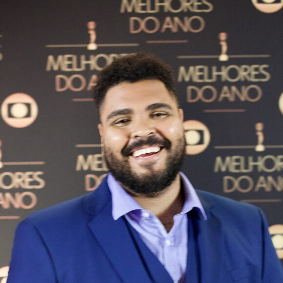 'BBB 22': Paulo Vieira explicou no Twitter que é uma tradição os apresentadores do reality doarem algum dinheiro para a realização da festa de funcionários