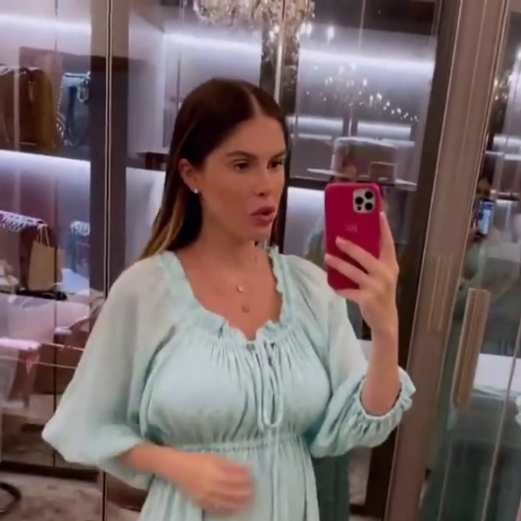 Bárbara Evans reaproveitou alguns looks de gravidez