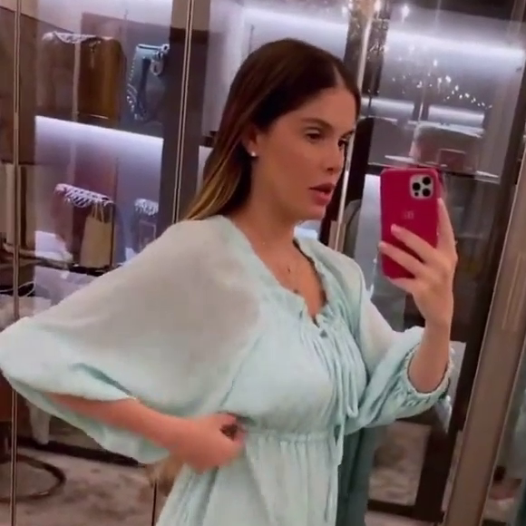 Bárbara Evans vai utilizar alguns looks de gravidez por conta da amamentação