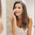 Limpar a pele do rosto com produtos certos pode reduzir o impacto ambiental da sua rotina de beleza