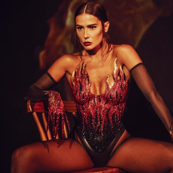 Deborah Secco sempre inova e surpreende em seus looks de Carnaval