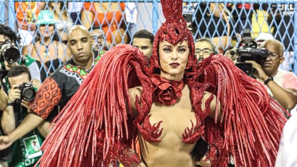 Paolla Oliveira, rainha campeã do Carnaval, abriu caminhos com pai de santo antes do desfile. Saiba detalhes!