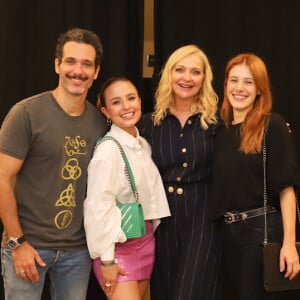 Mohamed Harfouch, Larissa Manoela, Alexandra Richter e Caroline Dallarosa no teatro