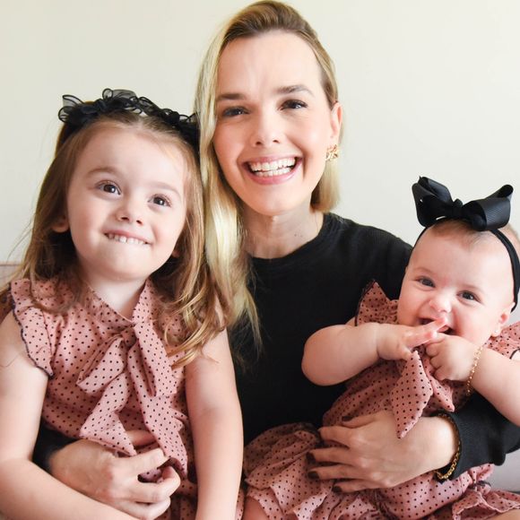 Thaeme Mariôto divide experiências com mães de 1ª viagem em relato sincero. Veja!