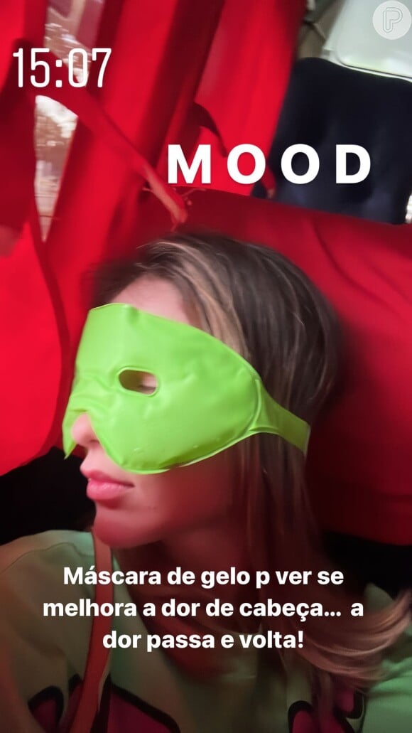 Virgínia Fonseca usa máscara de gelo para auxiliar no tratamento da dor de cabeça